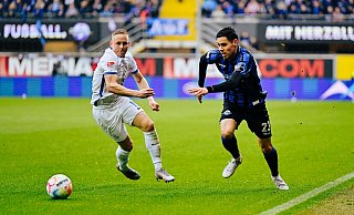 Raphael Obermair (r.) setzt sich im Spiel gegen Rostock gegen den Ex-Paderborner Kai Pröger durch. Beim 3:0 gegen Hansa zeigte der SCP-Akteur eine seiner besten Saisonleistungen. - Besim Mazhiqi Raphael Obermair (r.) setzt sich im Spiel gegen Rostock gegen den Ex-Paderborner Kai Pröger durch. Beim 3:0 gegen Hansa zeigte der SCP-Akteur eine seiner besten Saisonleistungen. - Besim Mazhiqi