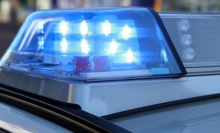 Die Kollision einer Stadtbahn der Linie 1 mit einem Mercedes brachte die Bahnen aus dem Takt. - Jens Reichenbach Die Kollision einer Stadtbahn der Linie 1 mit einem Mercedes brachte die Bahnen aus dem Takt. - Jens Reichenbach