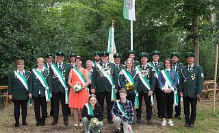 Der neue Hofstaat des Schützenvereins Varlheide. - Klaus Frensing Der neue Hofstaat des Schützenvereins Varlheide. - Klaus Frensing