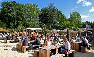 Bei Sonnenschein ist der Aloha Beach-Club besonders beliebt. Hier ein Archivfoto aus dem Jahr 2020. - Frank-Michael Kiel-Steinkamp Bei Sonnenschein ist der Aloha Beach-Club besonders beliebt. Hier ein Archivfoto aus dem Jahr 2020. - Frank-Michael Kiel-Steinkamp