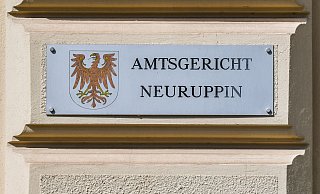 Das Amtsgericht Neuruppin hat einen Haftbefehl gegen einen 16-Jährigen wegen des Verdachts der Planung eines gemeinschaftlichen Terroranschlags erlassen. - Jens Kalaene/dpa-Zentralbild/dpa Das Amtsgericht Neuruppin hat einen Haftbefehl gegen einen 16-Jährigen wegen des Verdachts der Planung eines gemeinschaftlichen Terroranschlags erlassen. - Jens Kalaene/dpa-Zentralbild/dpa