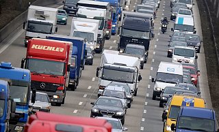 Auf der A 2 und der A 33 stockt der Verkehr. - Picture Alliance Auf der A 2 und der A 33 stockt der Verkehr. - Picture Alliance