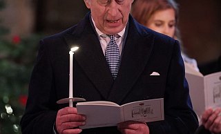 König Charles III. von Großbritannien während des Weihnachtsgottesdienstes «Together at Christmas» in der Westminster Abbey. - Yui Mok/PA Wire/dpa König Charles III. von Großbritannien während des Weihnachtsgottesdienstes «Together at Christmas» in der Westminster Abbey. - Yui Mok/PA Wire/dpa