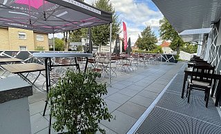 Die Außengeastronomie des Restaurants Los Amigos sorgte über Monate für Debatten. Nun wird der Betrieb zum Jahresende wohl schließen. - Tasja Klusmeyer Die Außengeastronomie des Restaurants Los Amigos sorgte über Monate für Debatten. Nun wird der Betrieb zum Jahresende wohl schließen. - Tasja Klusmeyer