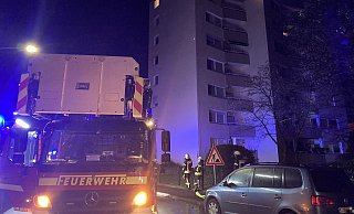 Die Bewohner der Wohnung mit dem brennenden Balkon im siebten Stock waren wohl nicht zu Hause. - Jens Reichenbach Die Bewohner der Wohnung mit dem brennenden Balkon im siebten Stock waren wohl nicht zu Hause. - Jens Reichenbach