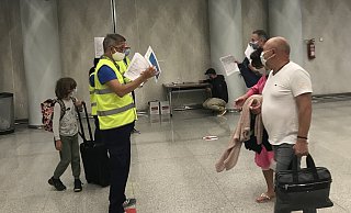 Maskenpflicht am Flughafen von Palma de Mallorca. - Florian Finke Maskenpflicht am Flughafen von Palma de Mallorca. - Florian Finke