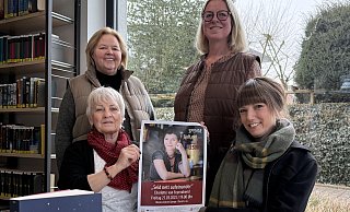 Regina Schlüter-Ruff vom Stadtmarketing Spenge (v. h. l.), Büchereileiterin Dagmar List, AWO-Vorsitzende Rosy Kiefer-Hessedenz (v. l.) und Janine Winstone, Gleichstellungsbeauftragte in Spenge. - Lillia Seifert Regina Schlüter-Ruff vom Stadtmarketing Spenge (v. h. l.), Büchereileiterin Dagmar List, AWO-Vorsitzende Rosy Kiefer-Hessedenz (v. l.) und Janine Winstone, Gleichstellungsbeauftragte in Spenge. - Lillia Seifert