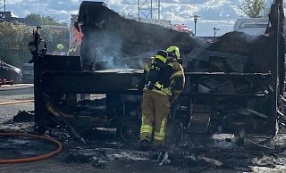 Nach etwa einer Stunde ist der Einsatz für die Feuerwehr beendet. Die Hochzeit kann weiter gefeiert werden. - Feuerwehr Paderborn Nach etwa einer Stunde ist der Einsatz für die Feuerwehr beendet. Die Hochzeit kann weiter gefeiert werden. - Feuerwehr Paderborn