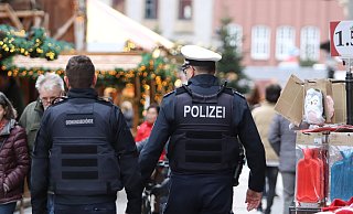Die Polizei wird nicht nur auf dem Weihnachtsmarkt in Minden, sondern auch auf allen weiteren Märkten in Minden-Lübbecke verstärkt Präsenz zeigen. - Alex Lehn Die Polizei wird nicht nur auf dem Weihnachtsmarkt in Minden, sondern auch auf allen weiteren Märkten in Minden-Lübbecke verstärkt Präsenz zeigen. - Alex Lehn