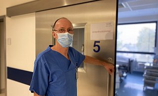 Manfred Keller arbeitet seit 25 Jahren als Pfleger auf der Intensivstation im Klinikum Herford. - Klinikum Herford Manfred Keller arbeitet seit 25 Jahren als Pfleger auf der Intensivstation im Klinikum Herford. - Klinikum Herford