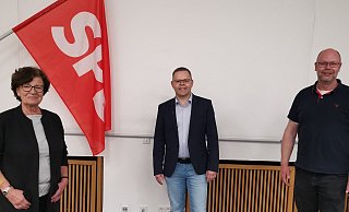 Mechtild Rothe und Heiner Engelbracht (r.) unterstützen den SPD-Bürgermeister-Kandidaten Marcus Kleinemeyer. - SPD Bad Lippspringe Mechtild Rothe und Heiner Engelbracht (r.) unterstützen den SPD-Bürgermeister-Kandidaten Marcus Kleinemeyer. - SPD Bad Lippspringe