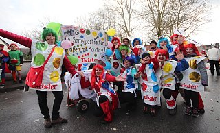 Lautstark schallt es im Karneval "Man teou" durch Steinheim. - David Schellenberg Lautstark schallt es im Karneval "Man teou" durch Steinheim. - David Schellenberg