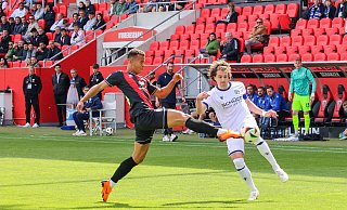 Arminia Bielefelds Kapitän Mael Corboz (r.), hier im Duell mit dem Ingolstädter Marcel Costly, gehörte einmal mehr zu den besten Arminen. - IMAGO/Eibner Arminia Bielefelds Kapitän Mael Corboz (r.), hier im Duell mit dem Ingolstädter Marcel Costly, gehörte einmal mehr zu den besten Arminen. - IMAGO/Eibner