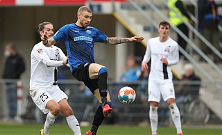 Beim 2:1-Heimerfolg gegen Ingolstadt stand Felix Platte (M.), hier im Duell gegen Jonatan Kotzke (l.), letztmals in der Paderborner Startelf. Es war zugleich der bislang letzte SCP-Sieg. - picture alliance/dpa Beim 2:1-Heimerfolg gegen Ingolstadt stand Felix Platte (M.), hier im Duell gegen Jonatan Kotzke (l.), letztmals in der Paderborner Startelf. Es war zugleich der bislang letzte SCP-Sieg. - picture alliance/dpa