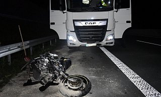 Der Lkw-Fahrer schob das Motorrad etwa 90 Meter vor sich herh. - Andreas Eickhoff Der Lkw-Fahrer schob das Motorrad etwa 90 Meter vor sich herh. - Andreas Eickhoff