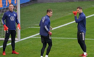 Die Torhüter Marc-Andre ter Stegen (l-r), Bernd Leno und Manuel Neuer. - Marcus Brandt/dpa Die Torhüter Marc-Andre ter Stegen (l-r), Bernd Leno und Manuel Neuer. - Marcus Brandt/dpa