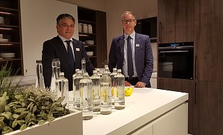 Roger Klinkenberg (l.) und Thorsten Gösling haben die Nachfolge als Geschäftsführer von Heinz Hachmeister bei Pronorm angetreten. Das Unternehmen setzt auf Kontinuität und vorsichtiges Wachstum. - Peter Steinert Roger Klinkenberg (l.) und Thorsten Gösling haben die Nachfolge als Geschäftsführer von Heinz Hachmeister bei Pronorm angetreten. Das Unternehmen setzt auf Kontinuität und vorsichtiges Wachstum. - Peter Steinert