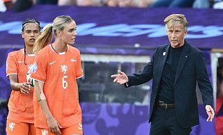 Was tun? Bondscoach Andries Jonker wählte gegen England die falschen Mittel. - Sebastian Christoph Gollnow/dpa Was tun? Bondscoach Andries Jonker wählte gegen England die falschen Mittel. - Sebastian Christoph Gollnow/dpa