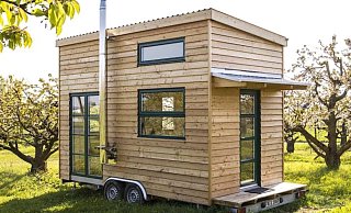 Das Aufstellen rollender Tiny-Häuser für das Wohnen auf Zeit ist analog zum “normalen” Haus genehmigungspflichtig. - Tischmann Loh Stadtplaner Das Aufstellen rollender Tiny-Häuser für das Wohnen auf Zeit ist analog zum “normalen” Haus genehmigungspflichtig. - Tischmann Loh Stadtplaner