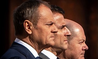 Bundeskanzler Olaf Scholz (SPD, r) empfängt Frankreichs Präsident Emmanuel Macron (M) und Polens Ministerpräsident Donald Tusk vor dem Kanzleramt zu einem gemeinsamen Treffen. - Michael Kappeler/dpa Bundeskanzler Olaf Scholz (SPD, r) empfängt Frankreichs Präsident Emmanuel Macron (M) und Polens Ministerpräsident Donald Tusk vor dem Kanzleramt zu einem gemeinsamen Treffen. - Michael Kappeler/dpa