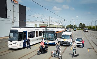 Die MoBiel-Fahrzeugflotte: Die Verkehrsbetriebe stellen sich mit Stadtbahn, Busse, Anton, Elektro-Auto, -Motorroller, -Bike- und -Tretroller auf die Mobilitätswende ein. - Thorsten Ulonska Die MoBiel-Fahrzeugflotte: Die Verkehrsbetriebe stellen sich mit Stadtbahn, Busse, Anton, Elektro-Auto, -Motorroller, -Bike- und -Tretroller auf die Mobilitätswende ein. - Thorsten Ulonska