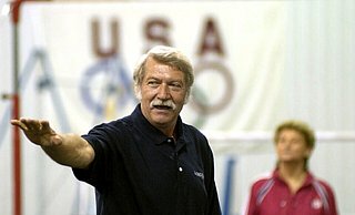 Erfolgreich, aber auch umstritten: Bela Karolyi. - Travis Bartoshek/The Huntsville Item via AP/dpa Erfolgreich, aber auch umstritten: Bela Karolyi. - Travis Bartoshek/The Huntsville Item via AP/dpa