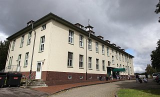 Anlaufstelle: In der Harewood-Kaserne in Herford sollen zukünftig auch Flüchtlinge registriert werden. - Frank-Michael Kiel-Steinkamp Anlaufstelle: In der Harewood-Kaserne in Herford sollen zukünftig auch Flüchtlinge registriert werden. - Frank-Michael Kiel-Steinkamp