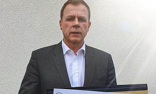 Bürgermeister Bernd Rührup appelliert an die Bürger, wegen des Coronavirus nach Möglichkeit zu Hause zu bleiben, denn so schützt man sich und andere vor einer Infektion. - Gemeine Hüllhorst Bürgermeister Bernd Rührup appelliert an die Bürger, wegen des Coronavirus nach Möglichkeit zu Hause zu bleiben, denn so schützt man sich und andere vor einer Infektion. - Gemeine Hüllhorst