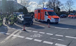 Beide Fahrzeuge waren nach dem Zusammenstoß nicht mehr fahrbereit und mussten abgeschleppt werden. - Thorsten Heß Beide Fahrzeuge waren nach dem Zusammenstoß nicht mehr fahrbereit und mussten abgeschleppt werden. - Thorsten Heß