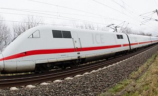 Binnen 31 Minuten soll die Strecke von Bielefeld nach Hannover künftig bewältigt werden. Verschiedene Planungsvarianten sehen vor, eine Schneise in die Landschaft zu schlagen. Dagegen haben sich verschiedene Bürgerinitiativen gegründet, darunter die größte in Vlotho. Die Kreis-CDU hatte nun einen "Beirat Bahntrasse" ins Gespräch gebracht. - Pixabay/Symbolfoto Binnen 31 Minuten soll die Strecke von Bielefeld nach Hannover künftig bewältigt werden. Verschiedene Planungsvarianten sehen vor, eine Schneise in die Landschaft zu schlagen. Dagegen haben sich verschiedene Bürgerinitiativen gegründet, darunter die größte in Vlotho. Die Kreis-CDU hatte nun einen "Beirat Bahntrasse" ins Gespräch gebracht. - Pixabay/Symbolfoto