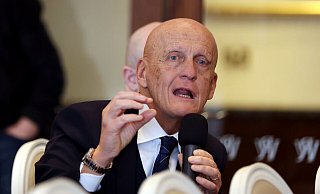 Lobende Worte von FIFA-Schiedsrichter-Chef Pierluigi Collina. (Archivbild) - Peter Morrison/PA Wire/dpa Lobende Worte von FIFA-Schiedsrichter-Chef Pierluigi Collina. (Archivbild) - Peter Morrison/PA Wire/dpa