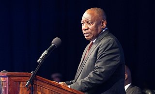 Südafrikas Präsident Cyril Ramaphosa spricht auf der Eröffnungssitzung des G20-Außenministertreffens in Johannesburg, Südafrika. - Jerome Delay/AP/dpa Südafrikas Präsident Cyril Ramaphosa spricht auf der Eröffnungssitzung des G20-Außenministertreffens in Johannesburg, Südafrika. - Jerome Delay/AP/dpa