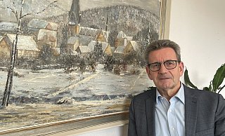 Hans-Georg Hellermann, langjähriger Leiter des Bezirksamtes Brackwede, geht zum 1. Febuar 2025 in den Ruhestand. Das Bild zeigt eine alte Ansicht des Dorfes Brackwede. - Susanne Lahr Hans-Georg Hellermann, langjähriger Leiter des Bezirksamtes Brackwede, geht zum 1. Febuar 2025 in den Ruhestand. Das Bild zeigt eine alte Ansicht des Dorfes Brackwede. - Susanne Lahr