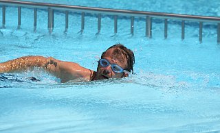 Schwimmer im Bünder Freibad - NW Schwimmer im Bünder Freibad - NW