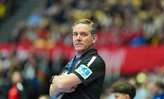 Alfred Gislason misst dem Dänemark-Spiel nicht allzu viel Bedeutung bei. - Soeren Stache/dpa Alfred Gislason misst dem Dänemark-Spiel nicht allzu viel Bedeutung bei. - Soeren Stache/dpa