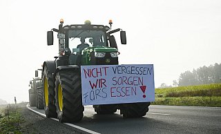 Wie auf diesem Symbolbild haben auch die heimischen Landwirte aus dem Kreis Gütersloh für mehr Wertschätzung der Lebensmittel aus regionalem Anbau geworben. - Picture Alliance Wie auf diesem Symbolbild haben auch die heimischen Landwirte aus dem Kreis Gütersloh für mehr Wertschätzung der Lebensmittel aus regionalem Anbau geworben. - Picture Alliance