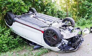 VU Jöllenbecker Straße Höhe Köckerwald stadteinwärts fahrend überschlägt sich ein Autofahrer nach einer Hustenattacke. - Paul Brinkmann VU Jöllenbecker Straße Höhe Köckerwald stadteinwärts fahrend überschlägt sich ein Autofahrer nach einer Hustenattacke. - Paul Brinkmann
