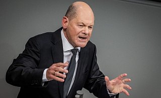 Fünf europäische Regierungschefs, darunter Bundeskanzler Olaf Scholz, rufen zu einer langfristigen militärischen Unterstützung für die Ukraine auf. - Michael Kappeler/dpa Fünf europäische Regierungschefs, darunter Bundeskanzler Olaf Scholz, rufen zu einer langfristigen militärischen Unterstützung für die Ukraine auf. - Michael Kappeler/dpa