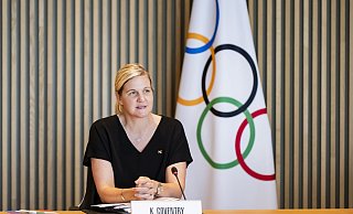 IOC-Präsidentin Kirsty Coventry will den Auswahlprozess für Olympia-Gastgeber überprüfen. - Jean-Christophe Bott/KEYSTONE/dpa IOC-Präsidentin Kirsty Coventry will den Auswahlprozess für Olympia-Gastgeber überprüfen. - Jean-Christophe Bott/KEYSTONE/dpa