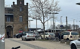 In dem Bereich des Taxi-Standes dürfen keine anderen Fahrzeuge parken. Weil dies aber immer öfter der Fall ist, hat ein 58-jähriger Mindener eigenständig Knöllchen ausgestellt - in mindestens zwei Fällen. MT-Foto: - Patrick Schwemling In dem Bereich des Taxi-Standes dürfen keine anderen Fahrzeuge parken. Weil dies aber immer öfter der Fall ist, hat ein 58-jähriger Mindener eigenständig Knöllchen ausgestellt - in mindestens zwei Fällen. MT-Foto: - Patrick Schwemling