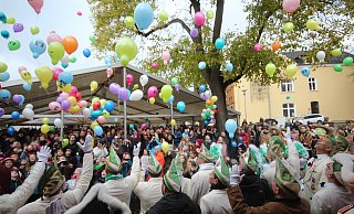 Steht der Karneval an, ist in Steinheims Innenstadt stets viel los – vom Rummel mit Familienspaß über die Partyzelte bis hin zu den Kneipen und der großen Malle-Party mit Frenzy. - Madita Schellenberg Steht der Karneval an, ist in Steinheims Innenstadt stets viel los – vom Rummel mit Familienspaß über die Partyzelte bis hin zu den Kneipen und der großen Malle-Party mit Frenzy. - Madita Schellenberg