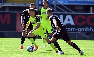 SCP-Neuzugang Chris Führich (l.) bereitete das 2:0 vor, vergab in der ersten Halbzeit jedoch zwei exzellente Einschussmöglichkeiten. - Ulrich Petzold SCP-Neuzugang Chris Führich (l.) bereitete das 2:0 vor, vergab in der ersten Halbzeit jedoch zwei exzellente Einschussmöglichkeiten. - Ulrich Petzold