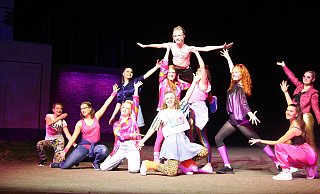 Das 80er-Tanzmedley ist ein besonderer Höhepunkt der Show. - Burkhard Battran Das 80er-Tanzmedley ist ein besonderer Höhepunkt der Show. - Burkhard Battran