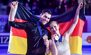Das Gold von Minerva Hase (r) und Nikita Wolodin im Paarlaufen war bei der Eiskunstlauf-EM in Tallinn der Lichtblick. - Sergei Stepanov/Xinhua/dpa Das Gold von Minerva Hase (r) und Nikita Wolodin im Paarlaufen war bei der Eiskunstlauf-EM in Tallinn der Lichtblick. - Sergei Stepanov/Xinhua/dpa
