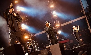 Die Fantastischen Vier heizen dem Publikum in Bielefeld ein. - Mike-Dennis Müller Die Fantastischen Vier heizen dem Publikum in Bielefeld ein. - Mike-Dennis Müller