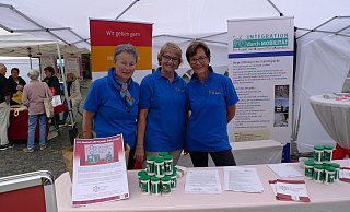 Gut vernetzt: Annette Bechthold (v.l.), Beate Osterholz und Brigitte Koch vom Marktplatz für ehrenamtliches Engagement vermitteln freiwillige Helfer. - Loni Maoro Gut vernetzt: Annette Bechthold (v.l.), Beate Osterholz und Brigitte Koch vom Marktplatz für ehrenamtliches Engagement vermitteln freiwillige Helfer. - Loni Maoro