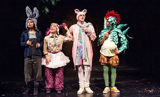 Tierische Freunde: Der Esel (Meda Gheorghiu-Banciu), der Hund (Kristine Walther), die Katze (Denis Wiencke) und der Hahn (Ferdi Özten). - Tobias Kreft Tierische Freunde: Der Esel (Meda Gheorghiu-Banciu), der Hund (Kristine Walther), die Katze (Denis Wiencke) und der Hahn (Ferdi Özten). - Tobias Kreft