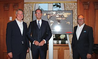 Herausforderungen eines wachsenden Küchenherstellers als Thema beim Unternehmerfrühstück: (v.l.) Bürgermeister Henning Schulz, Referent Dr. Lars M. Bopf, Vorsitzender der Geschäftsführung von Nobilia, und Rainer Venhaus, Wirtschaftsförderer bei der Stadt Gütersloh. - Systemadministrator Herausforderungen eines wachsenden Küchenherstellers als Thema beim Unternehmerfrühstück: (v.l.) Bürgermeister Henning Schulz, Referent Dr. Lars M. Bopf, Vorsitzender der Geschäftsführung von Nobilia, und Rainer Venhaus, Wirtschaftsförderer bei der Stadt Gütersloh. - Systemadministrator