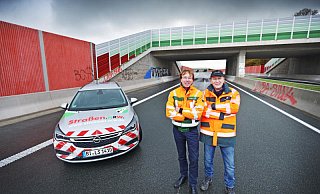 Andreas Meyer, Leiter des OWL-Niederlassung des Landesbetriebs Straßen NRW (l.) und Sprecher Sven Johanning vor der Eröffnung des neuen A33-Abschnitts bei Borgholzhausen. - Sarah Jonek Andreas Meyer, Leiter des OWL-Niederlassung des Landesbetriebs Straßen NRW (l.) und Sprecher Sven Johanning vor der Eröffnung des neuen A33-Abschnitts bei Borgholzhausen. - Sarah Jonek