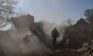 In der Ukraine wurde das Energienetz durch russische Angriffe erneut in Mitleidenschaft gezogen. - Andriy Andriyenko/AP/dpa In der Ukraine wurde das Energienetz durch russische Angriffe erneut in Mitleidenschaft gezogen. - Andriy Andriyenko/AP/dpa